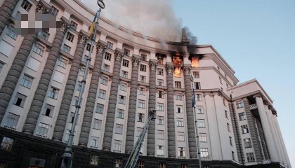 乌克兰多地遭俄军大规模空袭，政府大楼首次遭袭受损