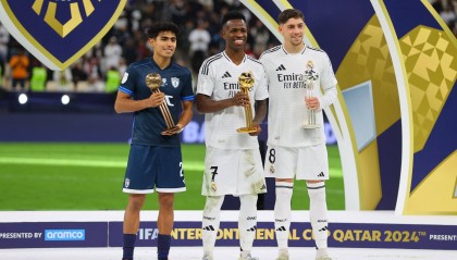 嘛时候金门第一？获世界足球先生一天后 维尼修斯喜提金球奖