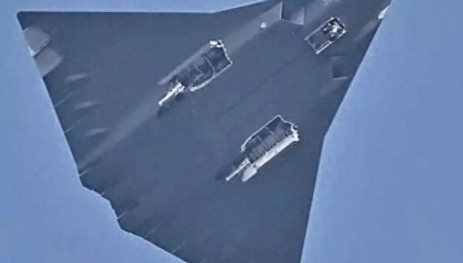 美国醒悟，最大“敌人”不是俄！中国新型战机横空出世，局势愈发严峻