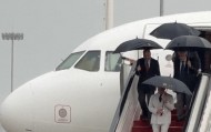 访华时间“撞”了？三国国旗天安门同框，巴总理和武契奇接力抵达