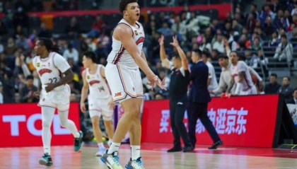 王哲林18+10迪亚洛空砍23分 上海多点开花击败山西