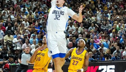 弗拉格夏联首秀21中5 关键防守+突分锁定胜局