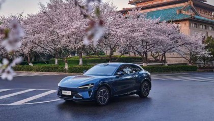 卢伟冰透露：本月小米发布会将公布小米 YU7 相关消息