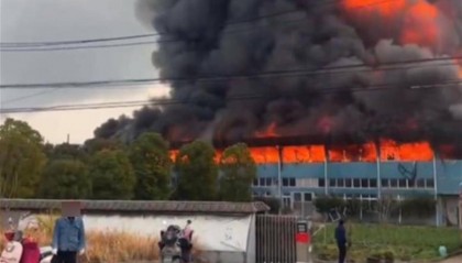 安徽芜湖一工厂突发大火，当地：正在灭火救援，无人员被困