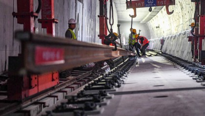 上海轨道交通22号线（原崇明线）铺轨工程正式启动