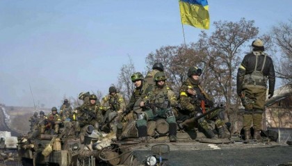 俄大规模导弹袭击基辅！泽连斯基提交换领土，特朗普趁机讨要稀土