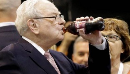 巴菲特为饮食习惯辩护：想喝什么喝什么，我才能活得这么久