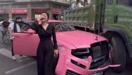 劳斯莱斯女车主被曝曾3次发生撞车事故，警方回应！