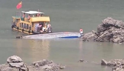 贵州黔西村民自发参与翻船事故救援，有人煮了姜汤送到码头