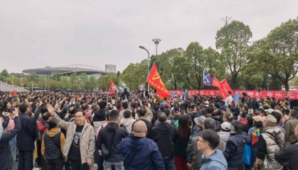 就在刚刚！武汉万人现场沸腾！知名男演员昨晚也悄悄现身