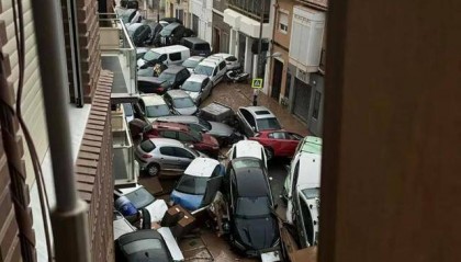 中国男子自驾探亲遇西班牙洪灾：当地华侨华人积极捐款捐物