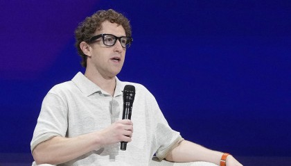 白宫六代战机机密会议上扎克伯格突然闯入？美媒痛批白宫西翼已成“社交场”