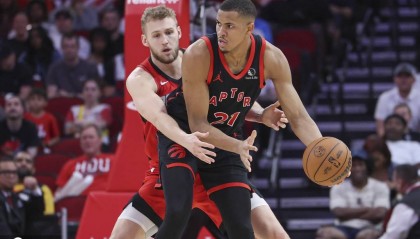 杰伦-格林18+9兰代尔11分 火箭擒猛龙结束6连败