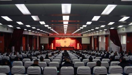 郑州警方：即日起严查不戴头盔等交通违法行为