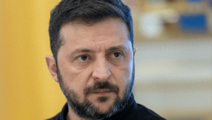 泽连斯基点名中国后，九名乌克兰议员窜台，挑战中国台海议题红线，国防部定调统一