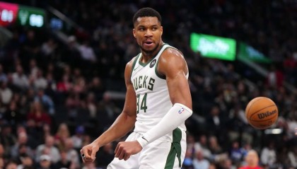 雄鹿尼克斯休赛期讨论交易字母哥 但最终未达成协议