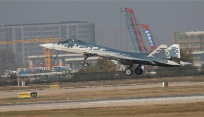 苏57抵华，意外曝光歼20一大底牌，连美空军都办不到