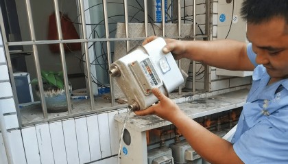 四川内江一租户误将自来水管接入燃气管，致99户“爆表”！赔了1.5万