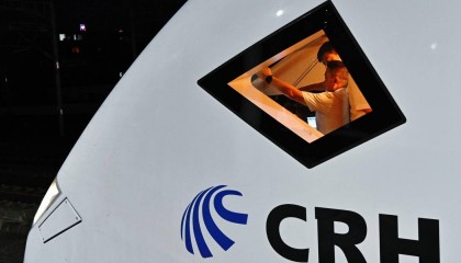 枕木上的“双城记”：京蓉动卧首发夜的要素奔流