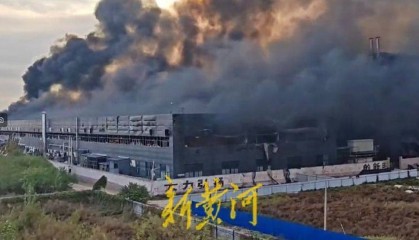 河北邢台一汽车零部件厂发生火灾，现场浓烟四起，官方：起火原因正在调查