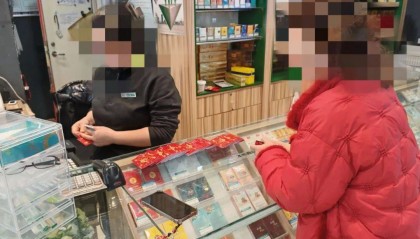 安徽一女子疯狂购入16万元购物卡，超市紧急报警！