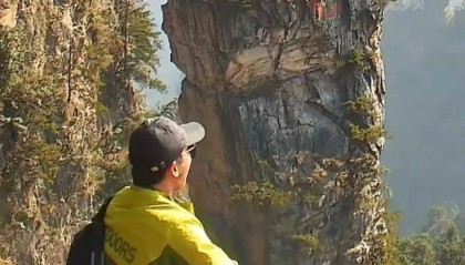 “太累了，什么时候是个头?”六旬大叔张家界喊山获万人鼓励，当事人回应