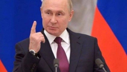 狂轰滥炸5小时，基辅传出巨大爆炸声！普京用行动警告北约：不退