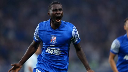 两轮不胜！亚冠-阿苏埃破门+错失两单刀 申花疑遭漏判1-1蔚山