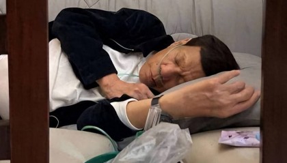 杜特尔特撑不住了，莎拉收到紧急通知，父亲在拘留所昏倒在地，莎拉喊话放他回家！