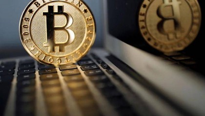 彭博中文向赵长鹏与币安道歉背后：加密货币行业的“出埃及记”