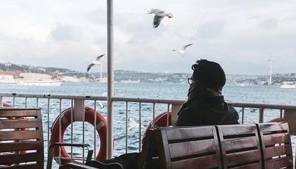 绝了!苏州一叉车司机,下班口含小矿石过安检,三个多月偷走价值550多万贵金属,被判13年半