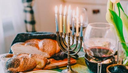 卡倍亿涨0.59%,目前股价靠近压力位47.50,谨防压力位处回调,若突破压力位则可能会开启一波上涨行情