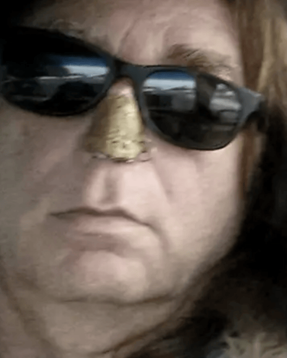 被指控长期诱迫、性虐年轻男性,美知名时装品牌前CEO拒不认罪