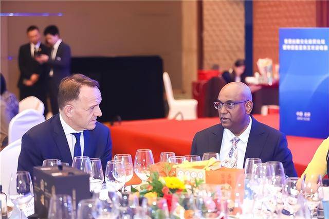 潘学峰与77届联合国大会主席克勒希·乔鲍北京会见,共探发展新篇