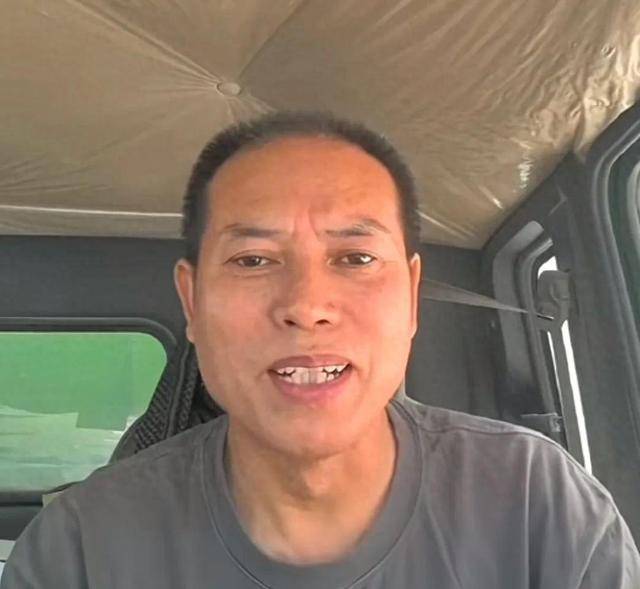 撞劳斯莱斯货车司机被喊带货,本人:带沙子和水泥要不要