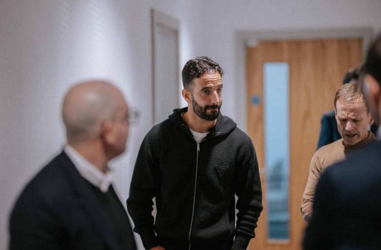 新帅抵达!阿莫林已正式接管曼联 获得工签后开始工作