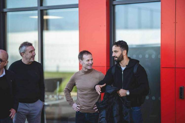 新帅抵达!阿莫林已正式接管曼联 获得工签后开始工作