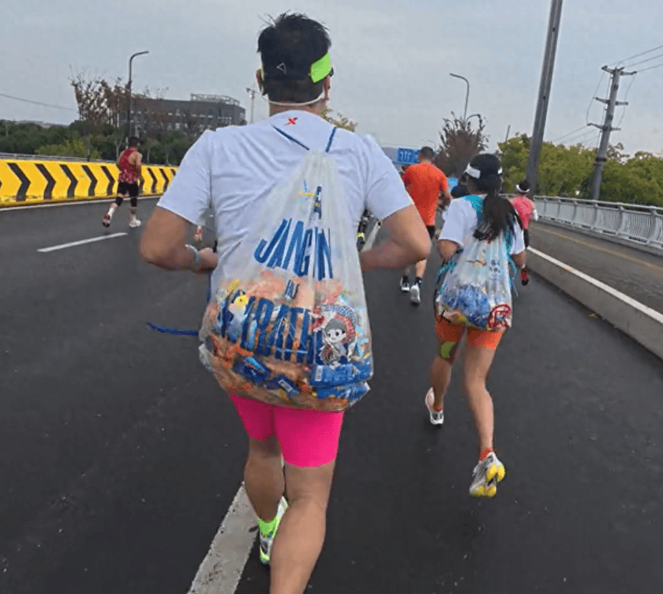 苏州马拉松薅“能量胶”的男女已找到,文体旅游局正沟通请示或对其作出禁赛处罚