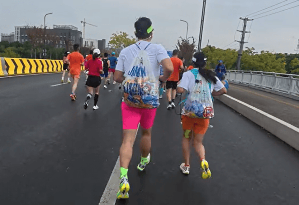 苏州马拉松薅“能量胶”的男女已找到,文体旅游局正沟通请示或对其作出禁赛处罚