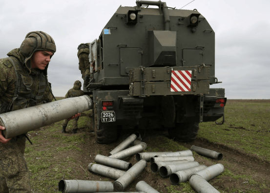 重磅!全球最担忧的事发生,俄遭大规模突袭,泽连斯基迎来强援?