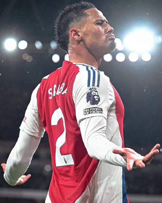 阿森纳2-0曼联获封“角球之王”,阿莫林终结联赛34场不败,詹俊:曼联人员轮换有亮点