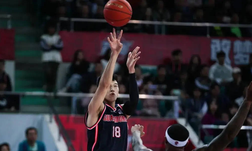 2人驱逐+2人罚下+一人伤退 广东VS江苏共83次罚球