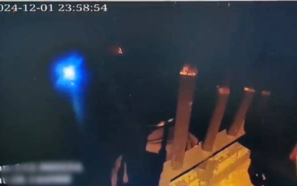 “你长这么帅还为情所困？”长沙一小伙欲跳桥，辅警用家乡话机智安慰