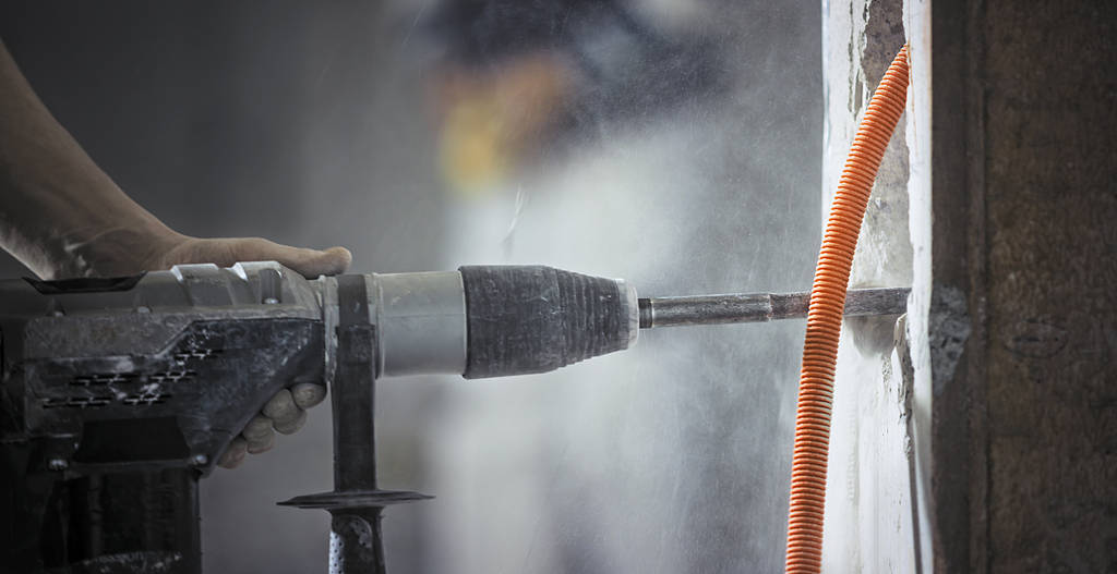 一楼住户在物业眼皮底下挖出“两室一卫”,后果太严重