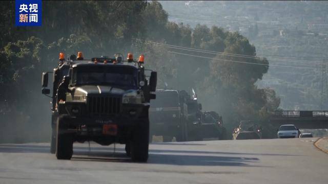 西方欲逼走驻叙俄军?卫星照片显示俄军车辆在叙机场码头集结