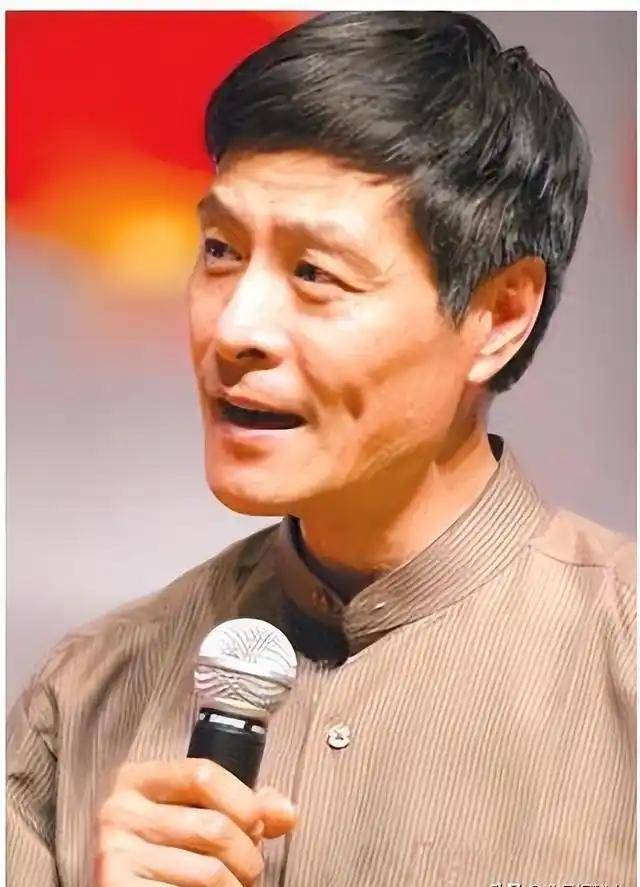 从相声奇才到“阶下囚”,当红时抛下冯巩移居海外后,刘伟怎样了