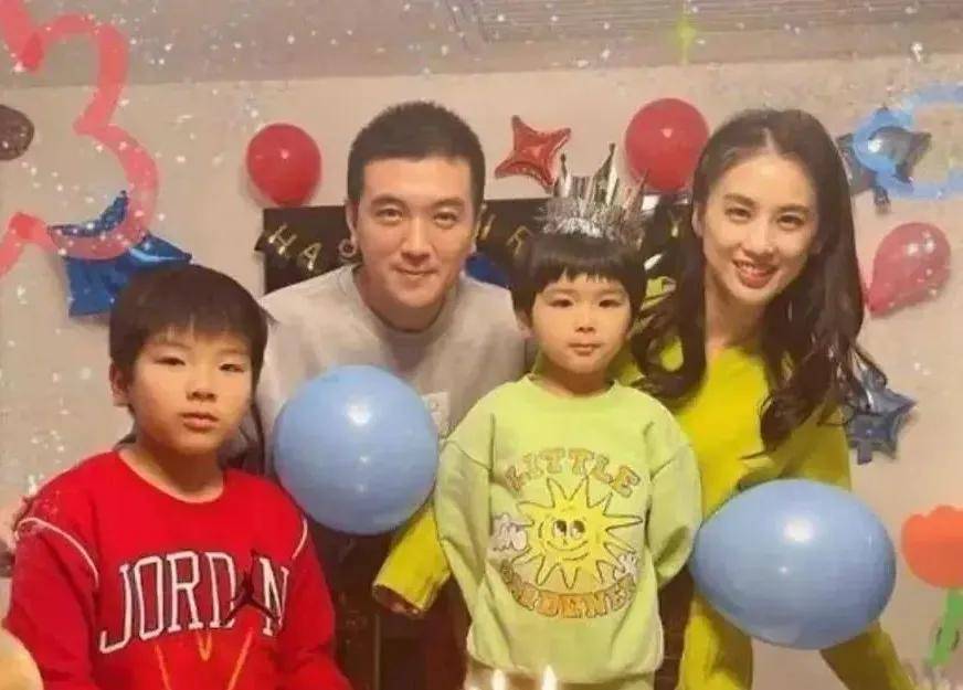 昔日夫妻之情皆沦为他炒热度的工具,这场博眼球的闹剧何时结束?