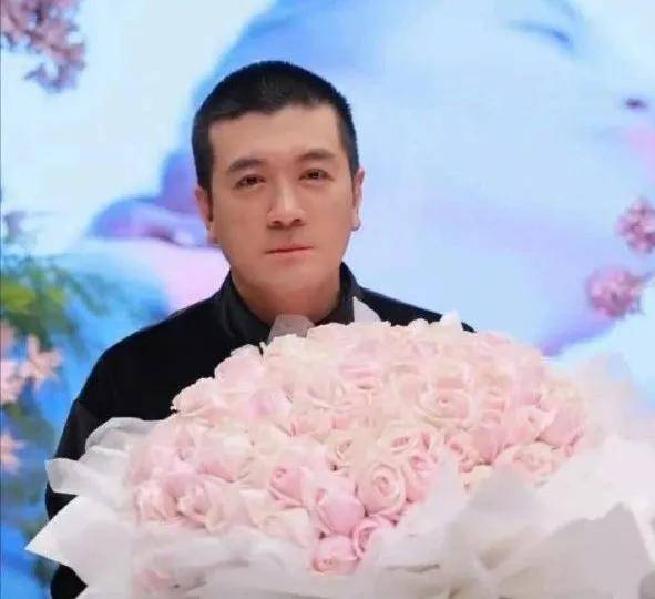 昔日夫妻之情皆沦为他炒热度的工具,这场博眼球的闹剧何时结束?