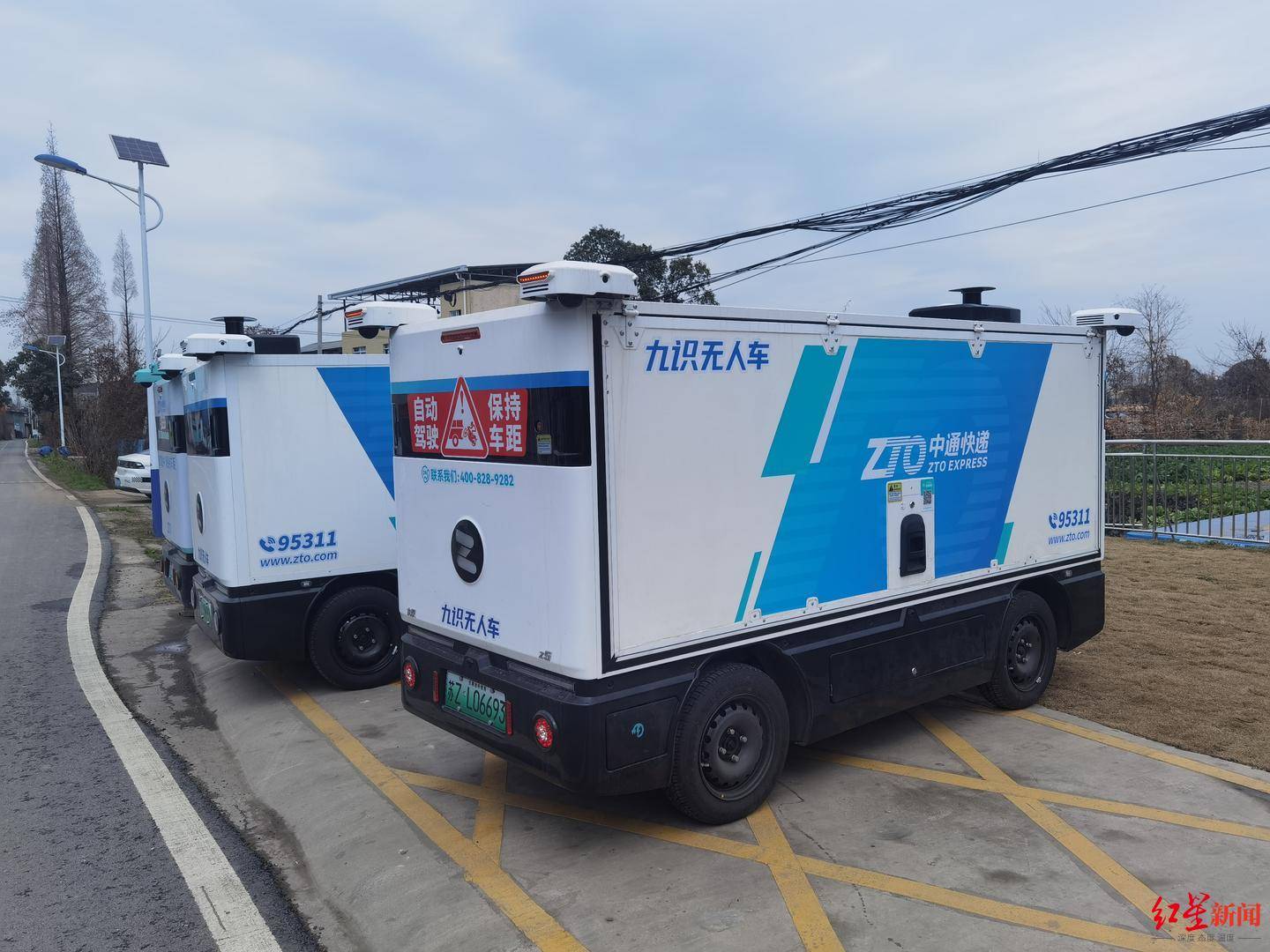 成都无人配送车越来越多:快递员不怕“抢饭碗”,路权成普及关键