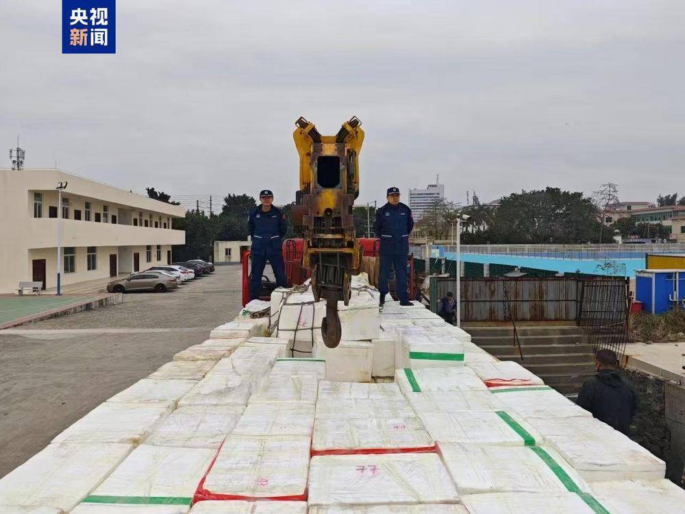 共计4.13吨!广西北海海警查获一起涉嫌走私水果案